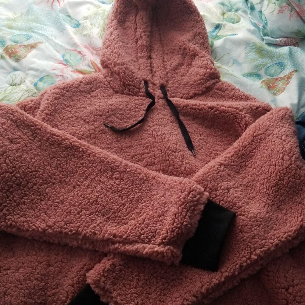 Hooded sherpa